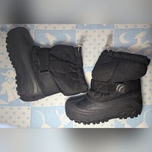 Boys Snow Boots Black Thermolite insulated Size 5 Kids